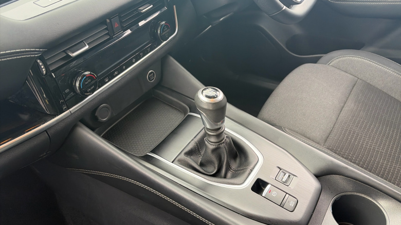 Nissan Qashqai 1.3 DiG-T MH N-Connecta 5dr Petrol Hatchback